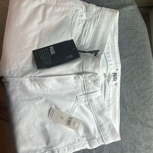 Beautiful white jeans from Anthropology. Bought last summer. Still too tight🥲